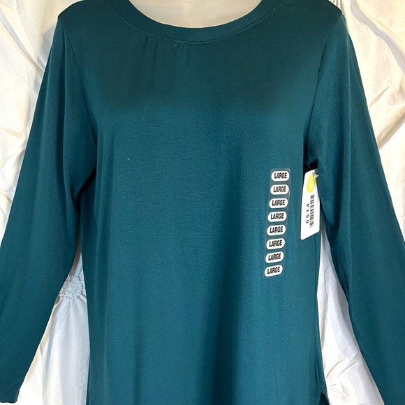NWT Women’s Green, Low Cut Back, Long Sleeves Top- Large - Picture 2 of 9